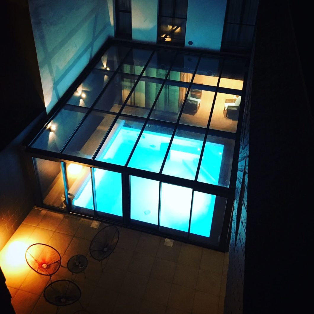 piscine by night - Le Cornouaille Hôtel