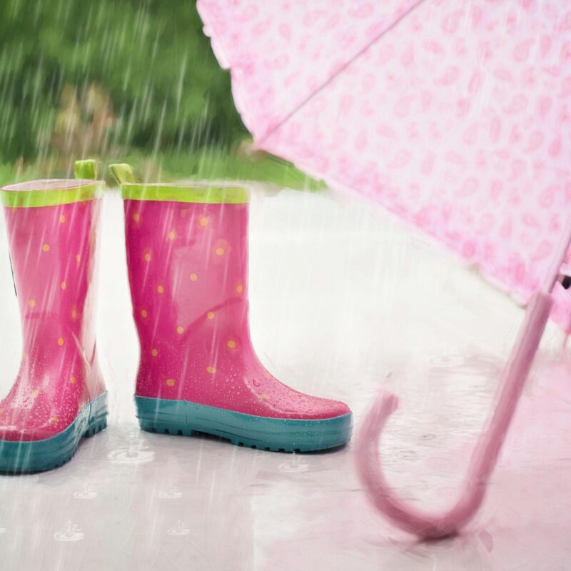 Bottes de pluie et parapluie à Bénodet – équipements pour rester au sec sous la pluie